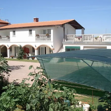 In With Terrace, Air Conditioning, Wifi * Medulin